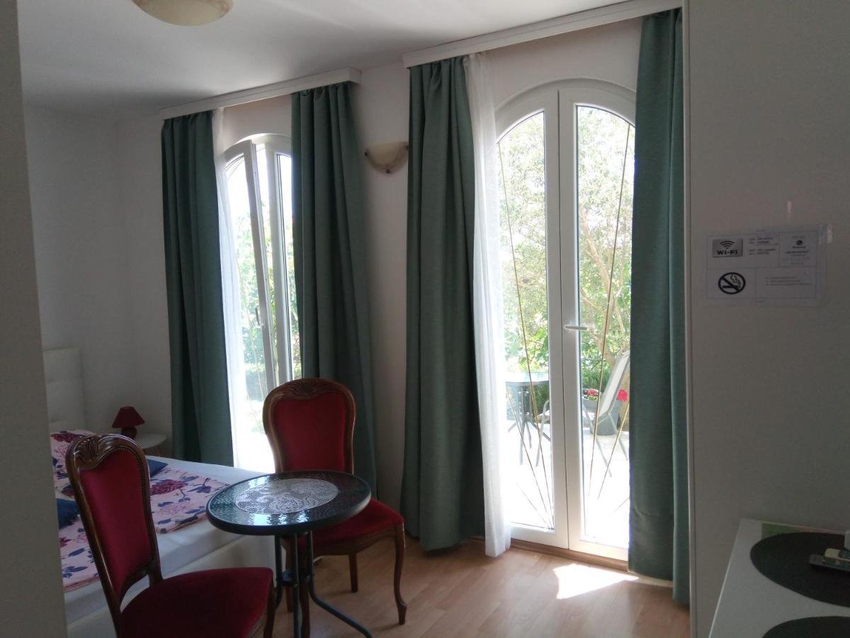 Ana Rooms Krk Town Exterior foto
