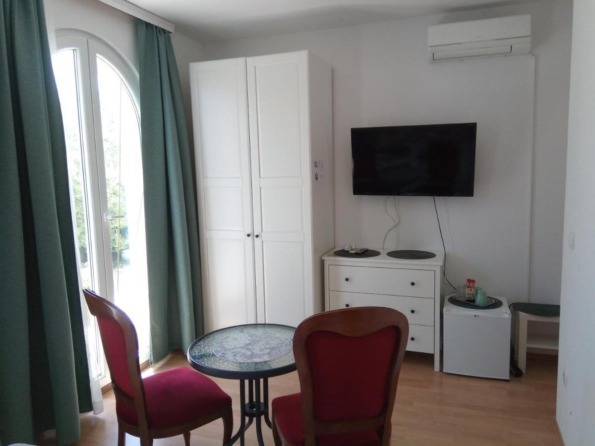 Ana Rooms Krk Town Exterior foto
